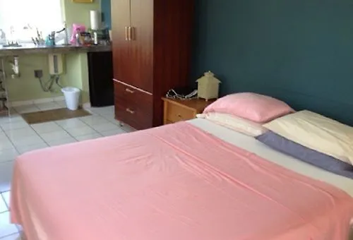 Esperanza Acacia Guesthouse פוארטו ריקו